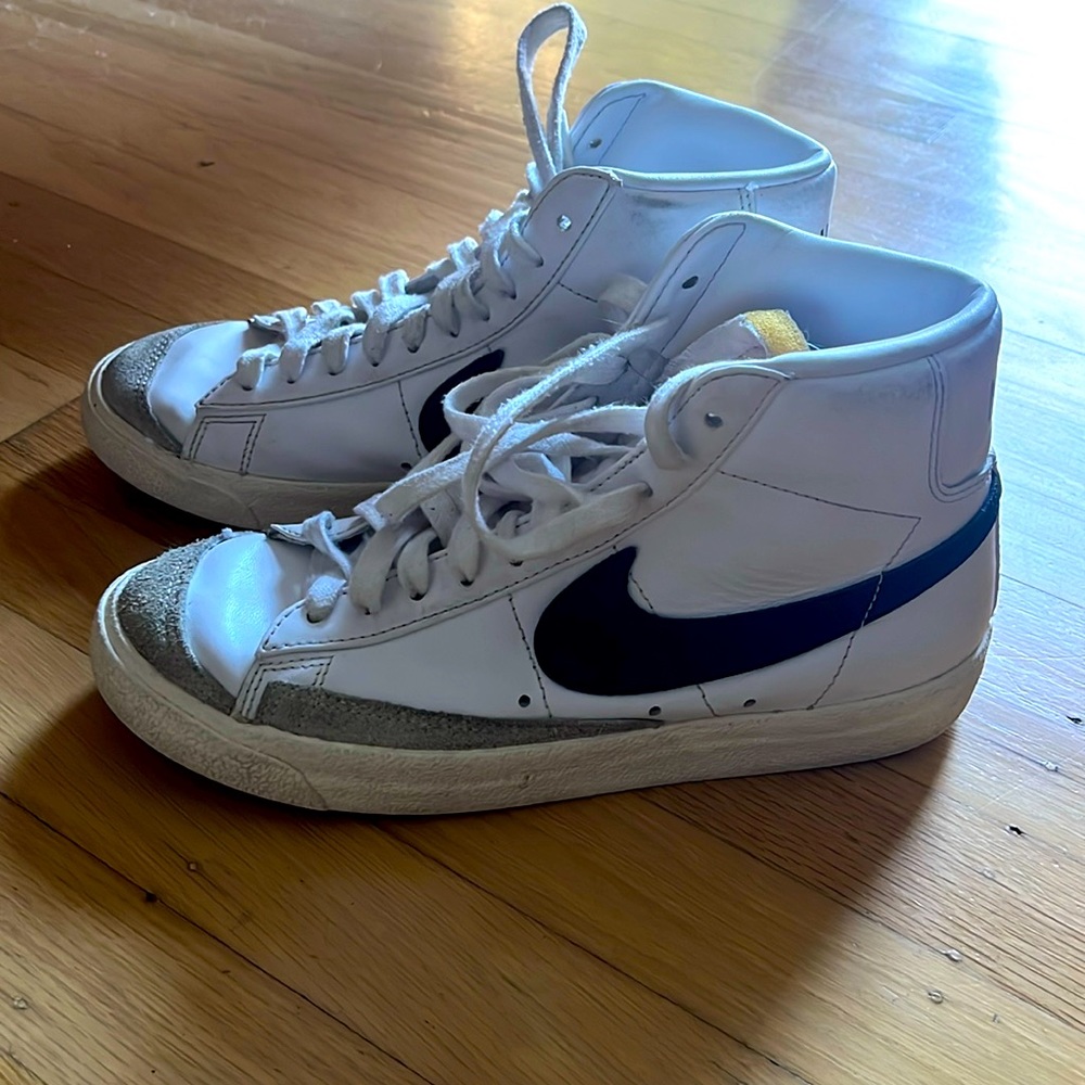 Nike Blazer’s Size Men=6 Women’s=8